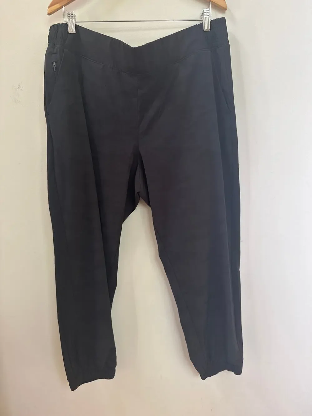 Athleta Brooklyn Joggers Ankle Black Camo Size 20 Athleisure Comfort Travel - Picture 1 of 6